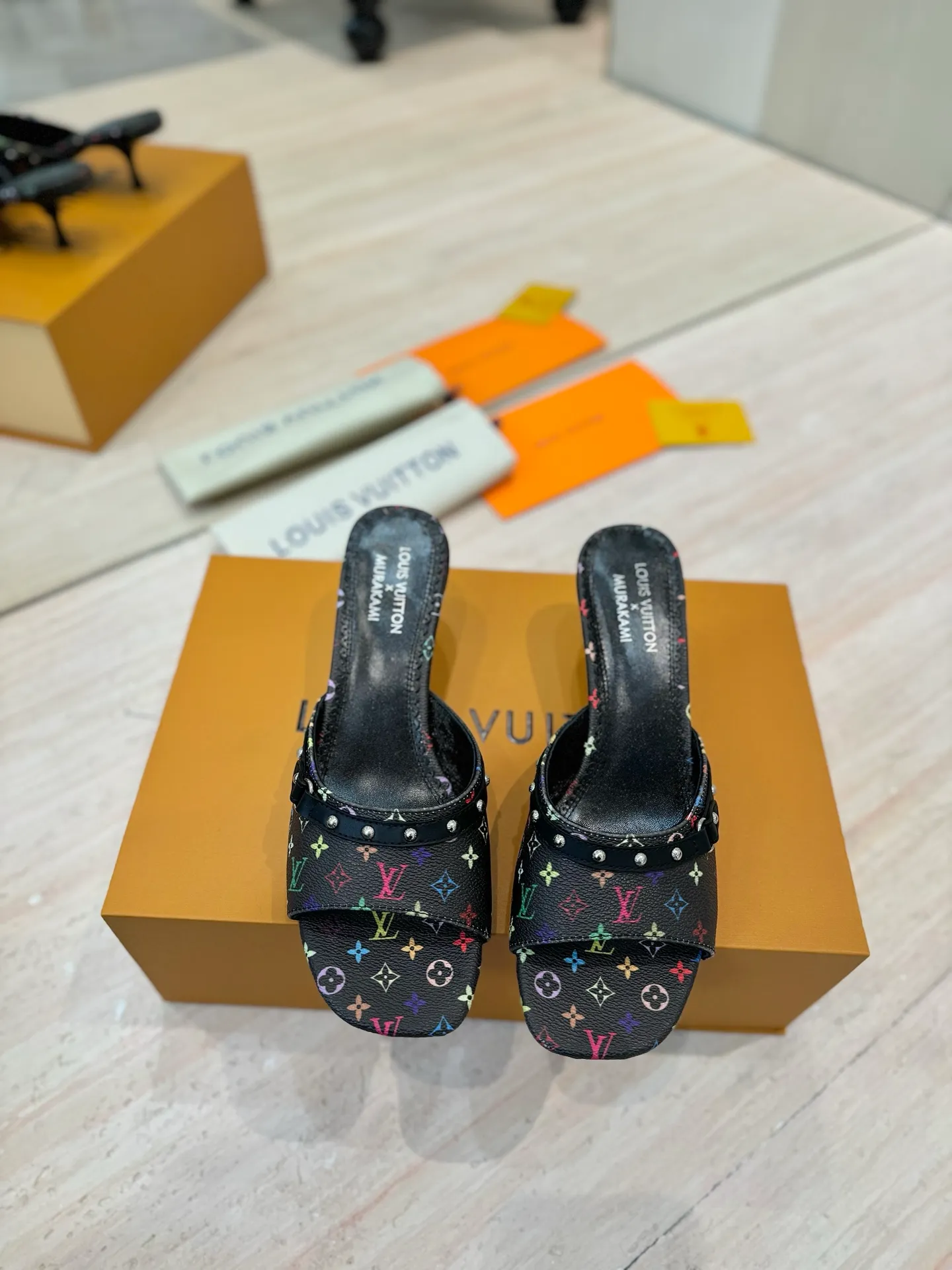 👟👟Ex-factory price 600👟👟 (top version) louis vuitton LV Louis Vuitton 25/Spring and Summer The latest Mary Jane shoes are simple and exquisite, full of high-end, showing elegance~ They look great on the feet and are full of summer shoes💯Awesome ✅Upper: 3D printed cowhide ✅Inner lining: Sheepskin lining, ✅Outsole: Genuine leather outsole imported from Italy ✅Size: 35-41 (40 to 41 customized, non-returnable) ✅Packaging: full set of packaging